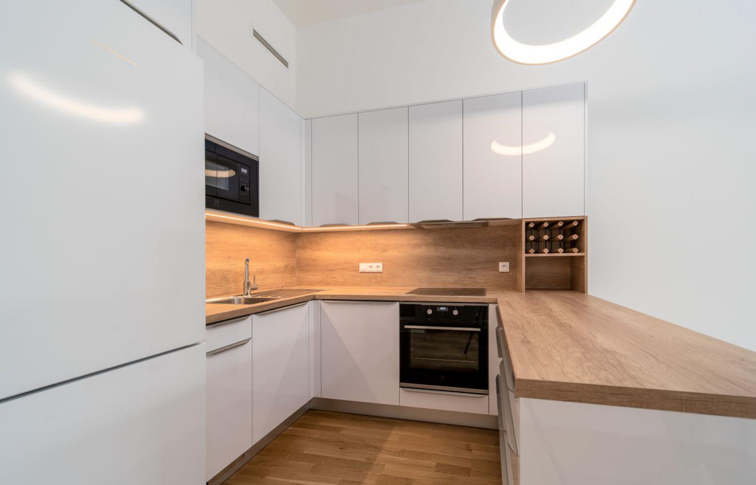 APARTMENT FOR RENT 2KK STREET K ČERVENÉMU VRCHU, Praha 6 Vokovice